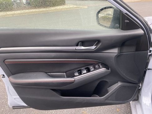 Used 2023 Nissan Altima 2.5 SR image 10