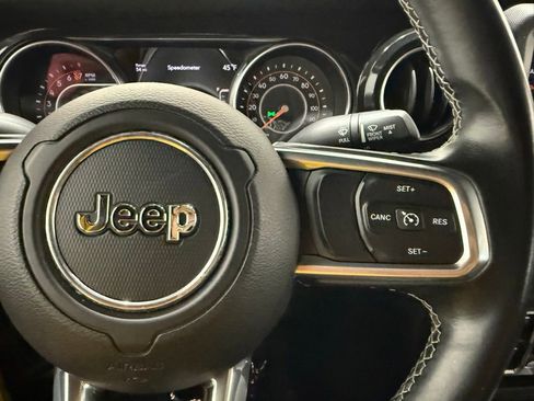 Used 2019 Jeep Wrangler Unlimited Sahara image 22