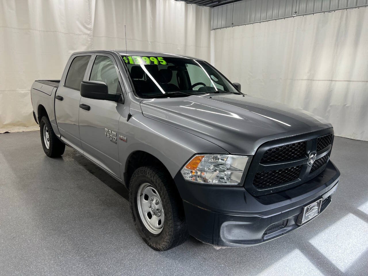 Used 2021 RAM 1500 4x4 Crew Cab Classic image 3