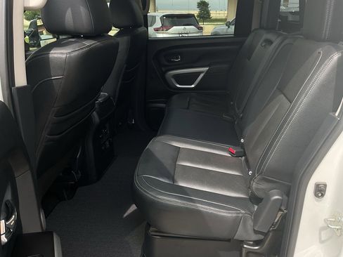 Used 2020 Nissan Titan SL w/ Moonroof Package RWD image 11