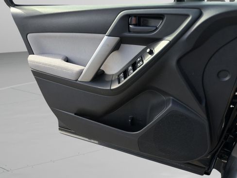 Used 2015 Subaru Forester 2.5i Premium w/ All-Weather Package image 17