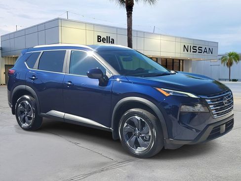 Certified 2025 Nissan Rogue SV w/ SV Premium Package FWD image 8