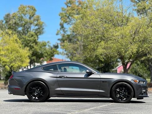 Used 2017 Ford Mustang GT w/ Black Accent Package RWD image 4