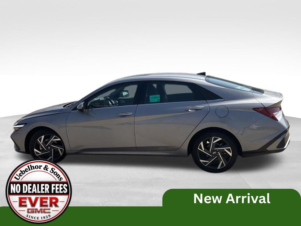 Used 2025 Hyundai Elantra SEL FWD image 12