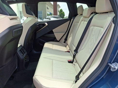 Used 2025 BMW X3 xDrive30i w/ Premium Package image 9