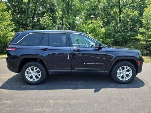 Used 2024 Jeep Grand Cherokee Limited image 2