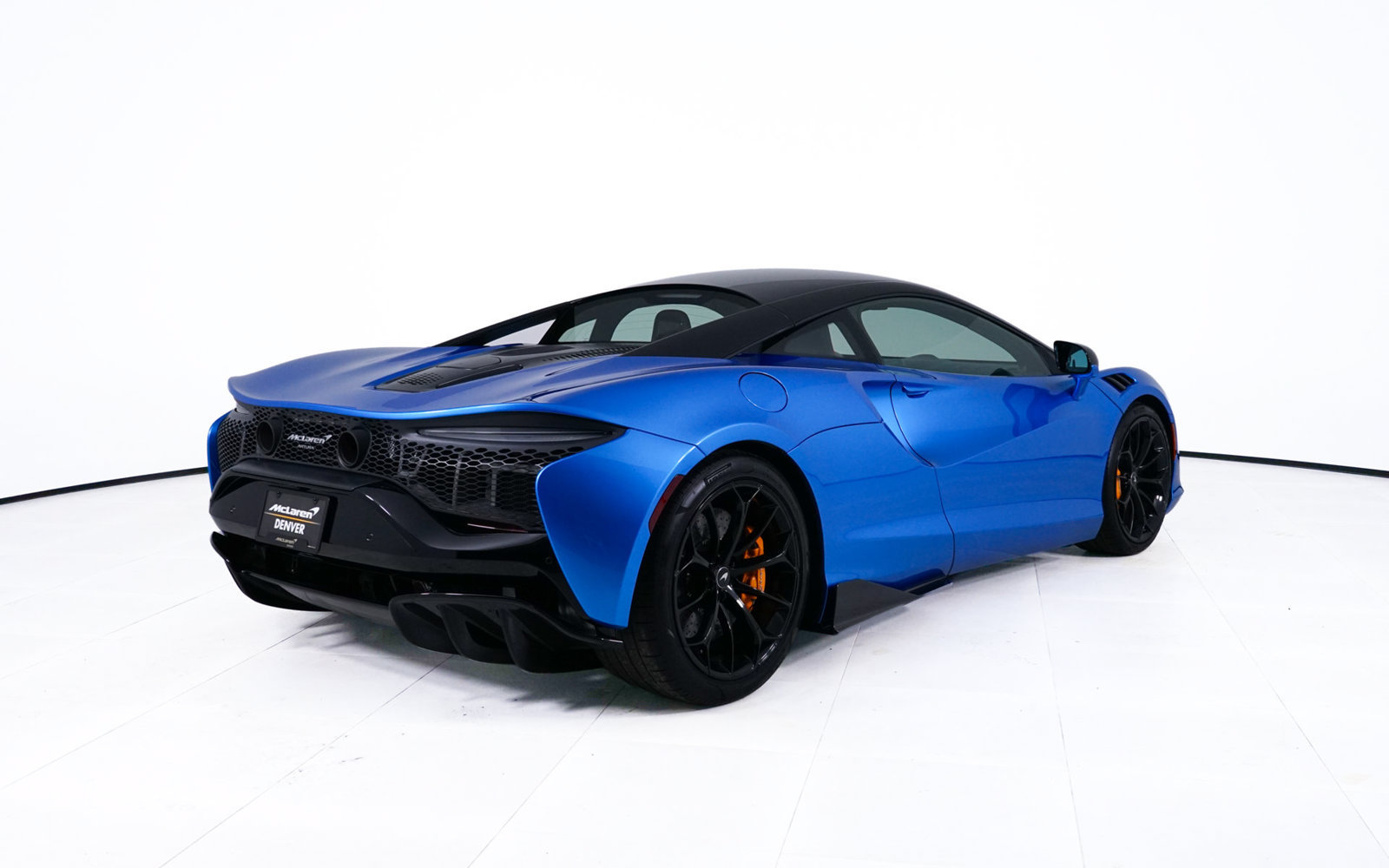 Used 2024 McLaren Artura RWD image 7