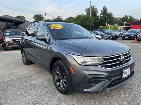 Used 2022 Volkswagen Tiguan SE AWD/4WD image 3