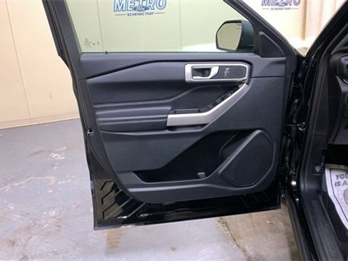 Used 2022 Ford Explorer XLT image 27