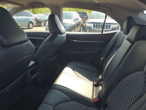 Used 2022 Toyota Camry SE FWD image 8