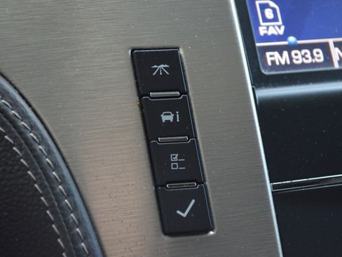 Used 2014 Cadillac Escalade Platinum image 17