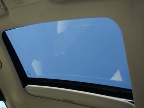 Used 2020 Toyota Corolla XLE FWD image 16