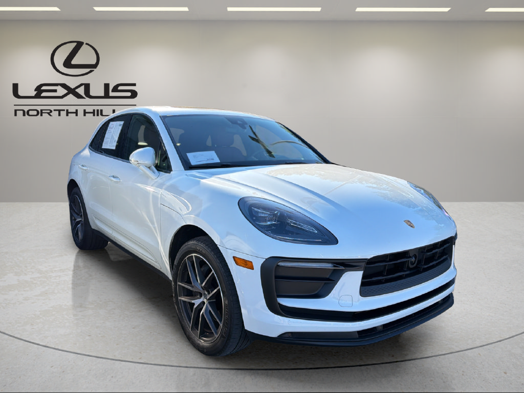 Used 2023 Porsche Macan AWD/4WD image 2