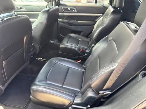 Used 2019 Ford Explorer XLT w/ Equipment Group 202A AWD/4WD image 17