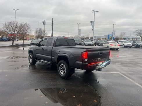 Used 2022 Toyota Tacoma SR image 9