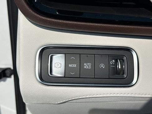 Certified 2025 Buick Enclave Avenir w/ Super Cruise Package FWD image 18
