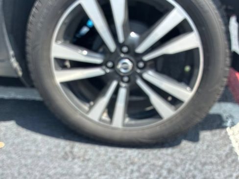 Used 2018 Nissan Kicks SV FWD image 11
