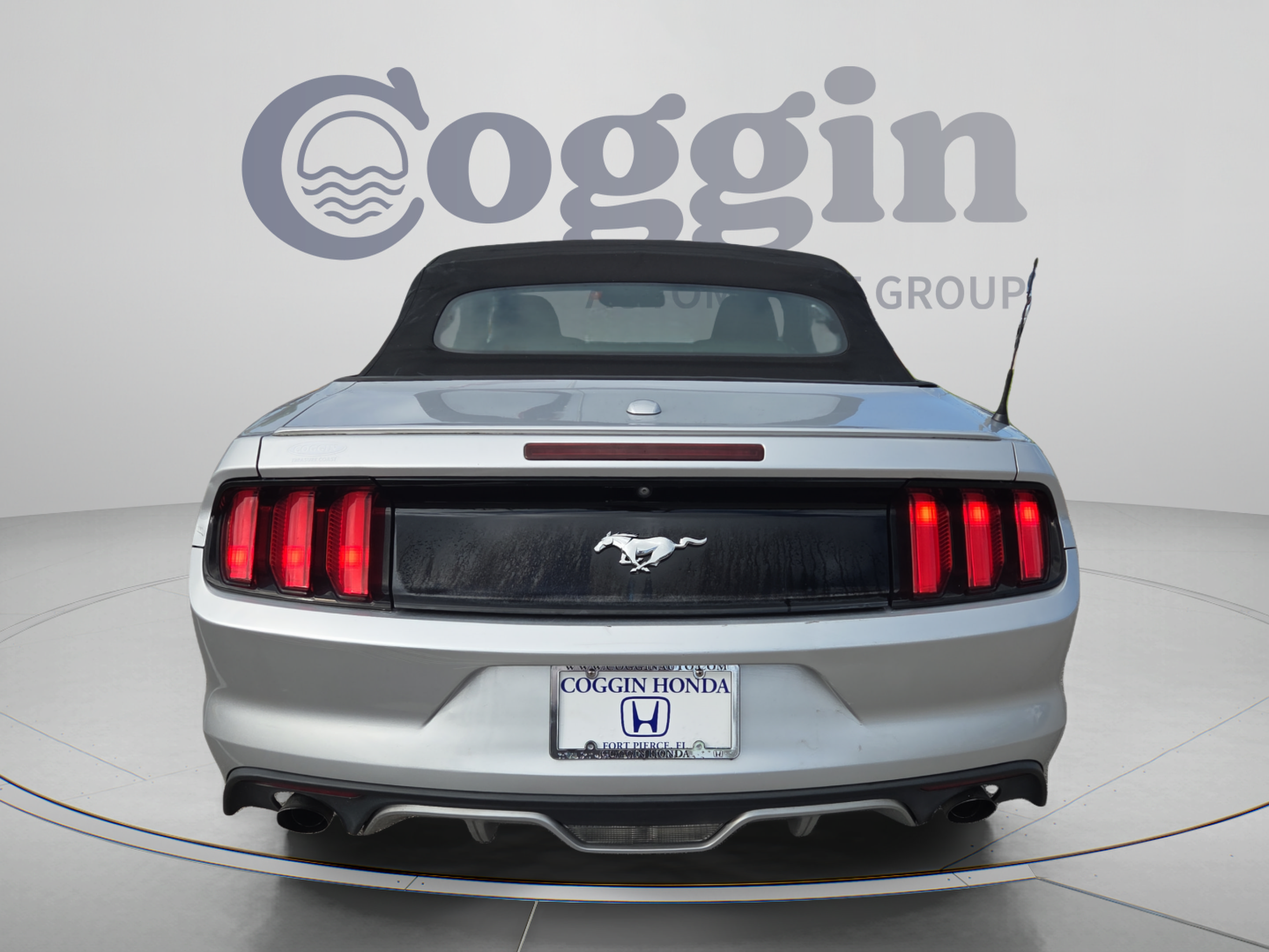 Used 2016 Ford Mustang Premium RWD image 4