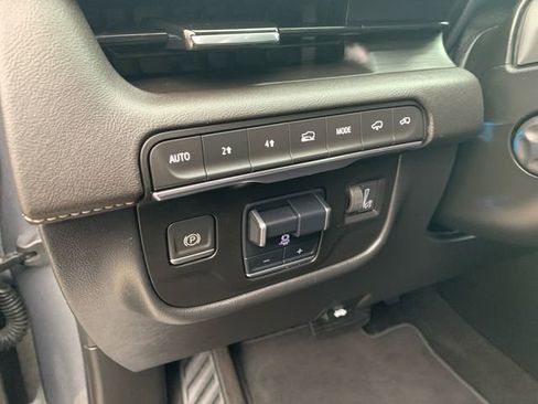 Used 2021 Cadillac Escalade Premium Luxury w/ Driver Assist Tech Package image 19