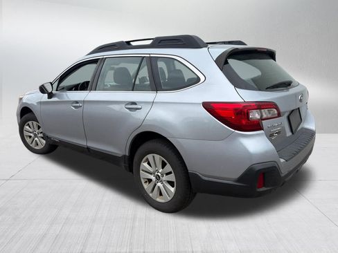 Used 2019 Subaru Outback 2.5i AWD/4WD image 2