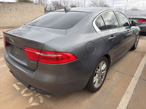 Used 2017 Jaguar XE Premium image 3