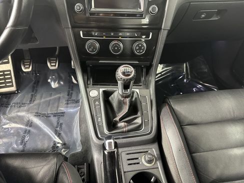 Used 2015 Volkswagen GTI SE image 12
