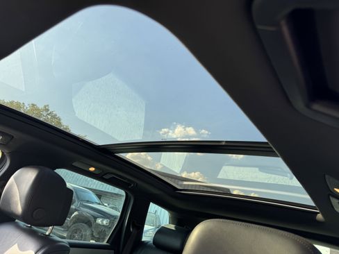 Used 2014 Volkswagen Touareg TDI image 21