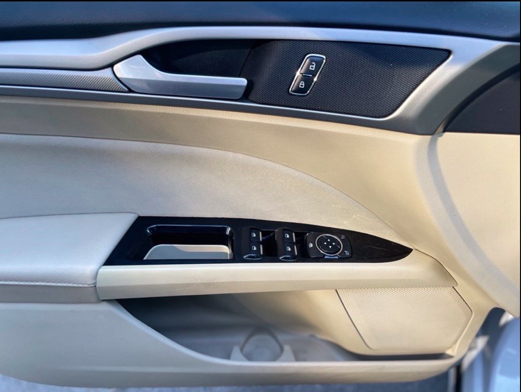 Used 2016 Ford Fusion SE FWD image 10