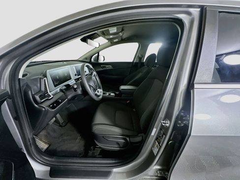 Used 2025 Kia Sportage LX FWD image 13