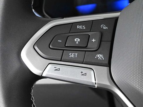 Certified 2023 Volkswagen Taos SE FWD image 19