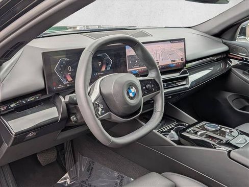 Used 2025 BMW 530i xDrive AWD/4WD image 10
