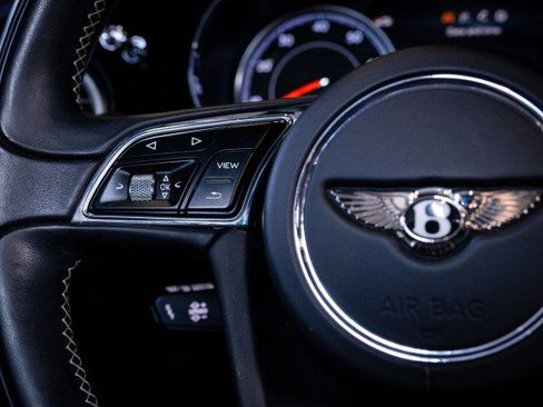 Used 2018 Bentley Bentayga image 36