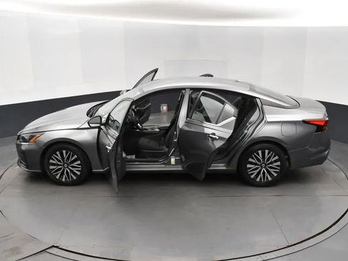 Used 2023 Nissan Altima 2.5 SV image 7