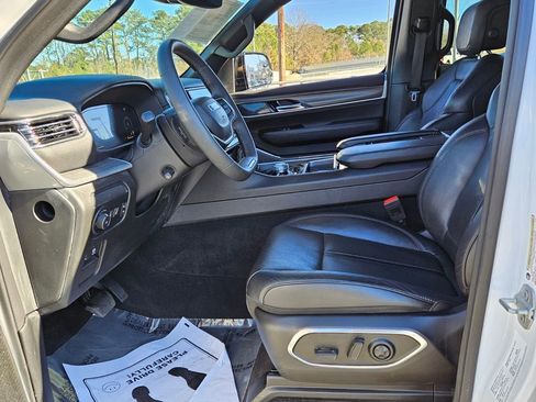 Used 2023 Jeep Wagoneer Series II image 5