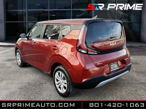Used 2025 Kia Soul LX image 2