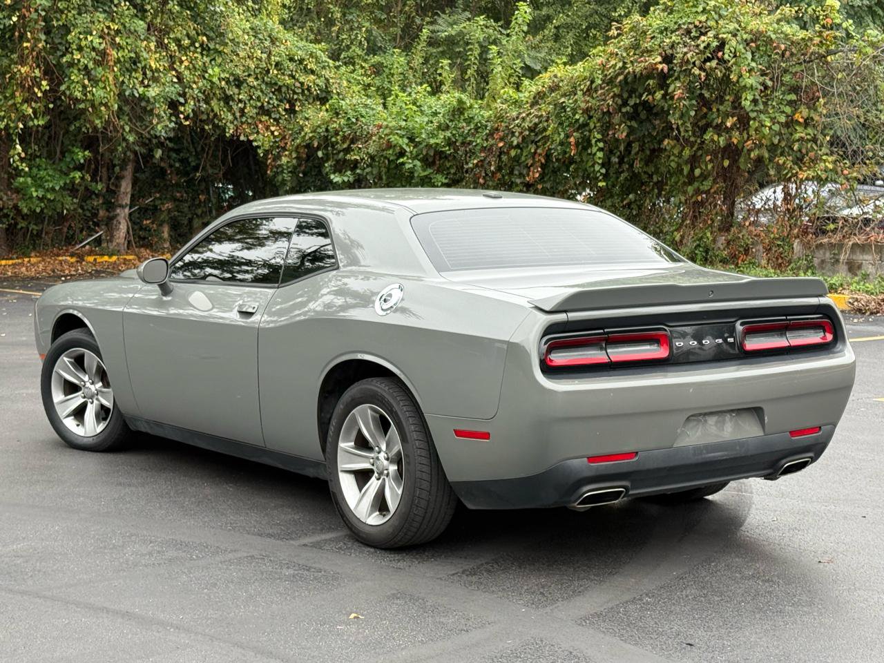 Used 2019 Dodge Challenger SXT RWD image 3