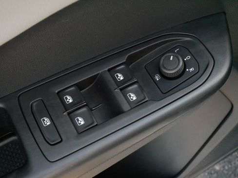 Certified 2023 Volkswagen Taos SEL AWD/4WD image 19