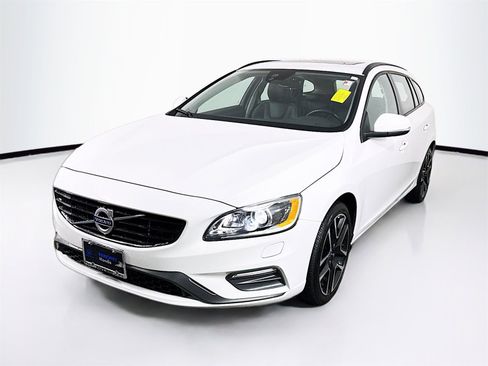 Used 2018 Volvo V60 T5 Dynamic w/ Vision Package image 3