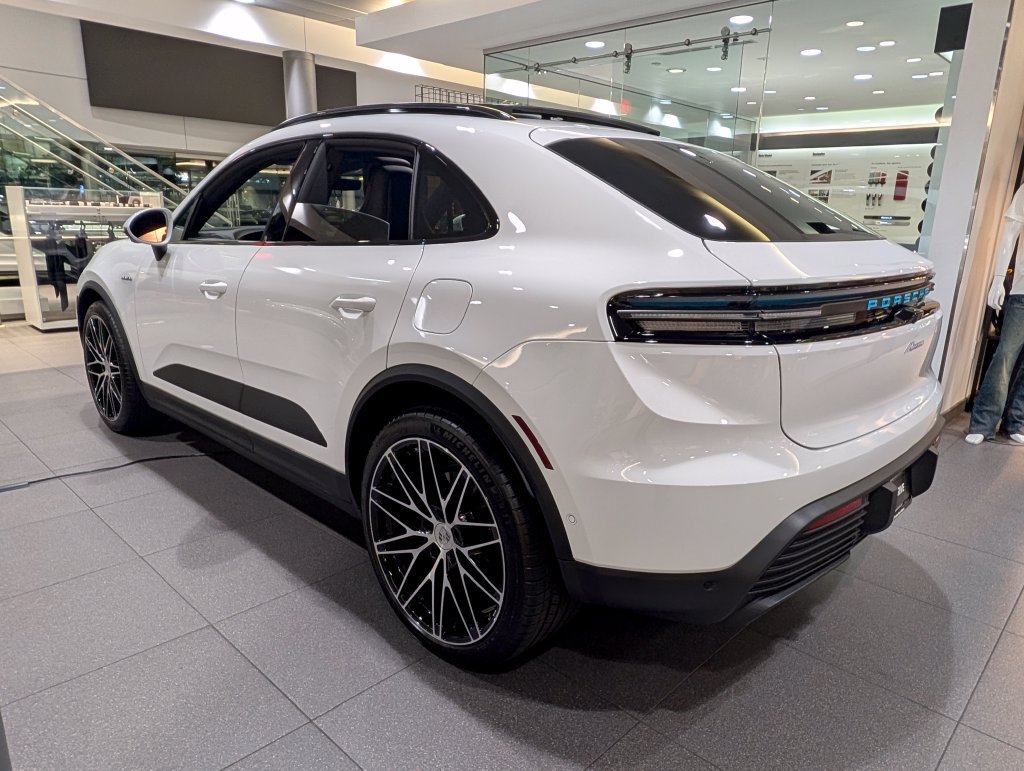 New 2026 Porsche Macan Electric RWD image 3