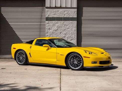 Used 2011 Chevrolet Corvette Z06 w/ Z07 Performance Package RWD image 1