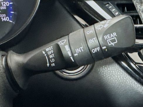 Used 2019 Toyota C-HR XLE FWD image 13
