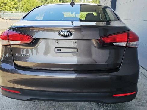 Used 2017 Kia Forte LX image 4