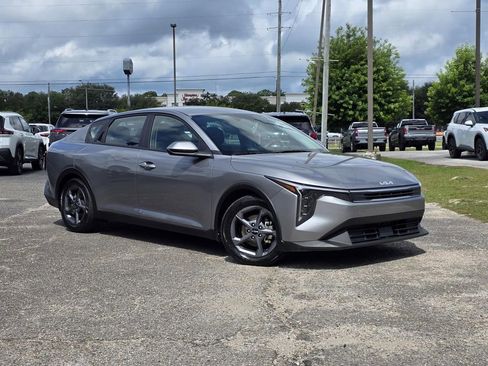 Used 2025 Kia K4 FWD image 2