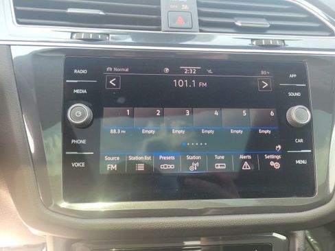 New 2024 Volkswagen Tiguan SE R-Line image 38