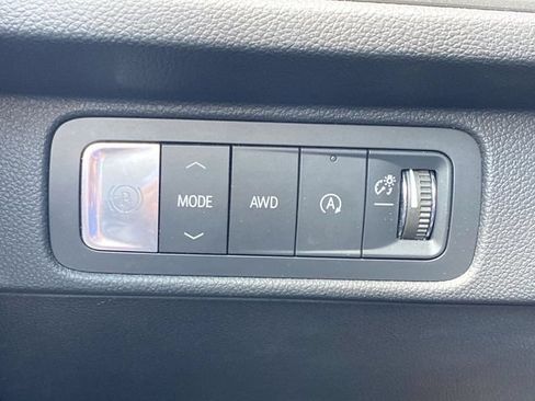 Used 2024 Chevrolet Traverse LT AWD/4WD image 17