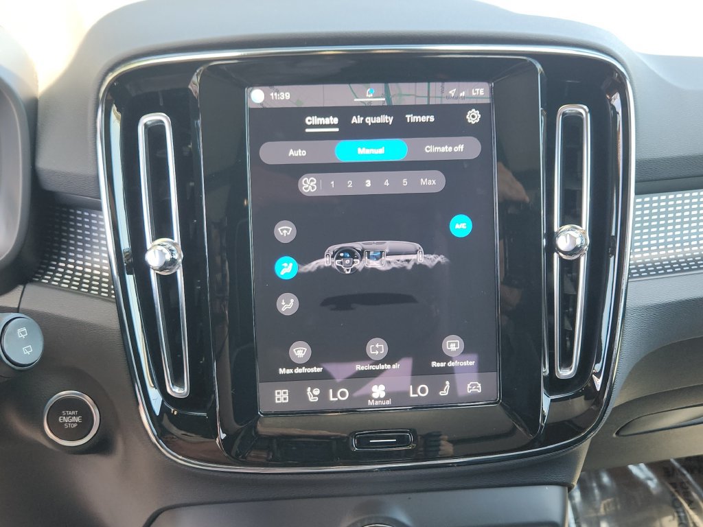 Used 2025 Volvo XC40 B5 Plus AWD/4WD image 10