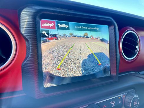 Used 2021 Jeep Gladiator Rubicon AWD/4WD image 18