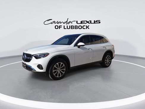 Used 2025 Mercedes-Benz GLC 300 4MATIC image 4