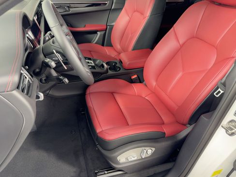 Used 2026 Porsche Macan image 5