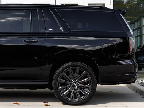 Used 2025 Cadillac Escalade ESV V image 15